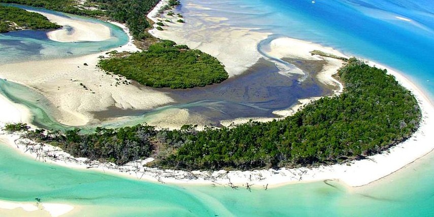 Как выглядит самый большой песчаный остров в мире (Фото)