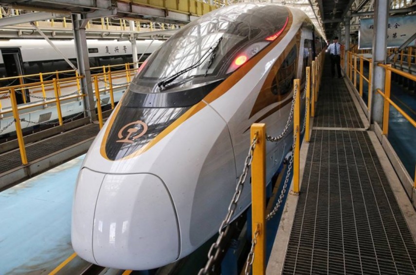 В Китае начнет курсировать самый длинный скоростной поезд в мире (Фото)
