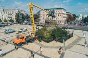 В Киеве перед праздниками вымыли памятник Богдану Хмельницкому