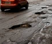 На украинских дорогах на 50% завершили ямочный ремонт
