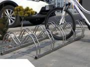 В Святошинском районе вместо антипарковочных столбиков установят велосипедные парковки