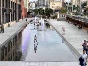 На Демеевской площади появился парк с фонтанами (фото)