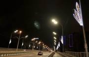 На Борщаговском мосту завершают благоустройство и установили новое освещение