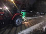 В Киеве усиленно посыпают дороги против гололеда